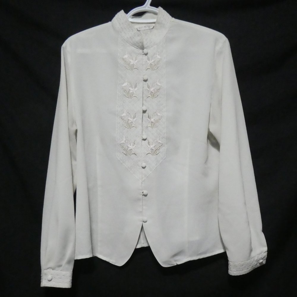 SUSAN HUTTON | size 12 | Elegant White Blouse with Embroidered Detailing